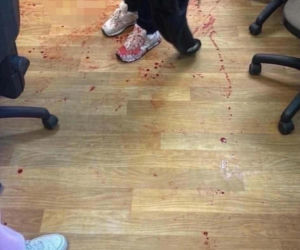 Wyjął długi nóż i zaczął dźgać. Gdy go złapali, trzymał maczetę!