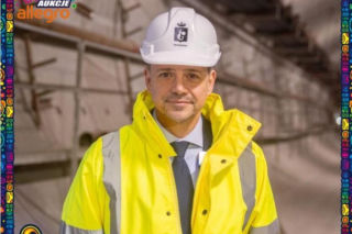 Rafał Trzaskowski oddał kask, a Wodociągi Warszawskie statuetkę. Te aukcje miejskich spółek zaskoczyły kwotami!