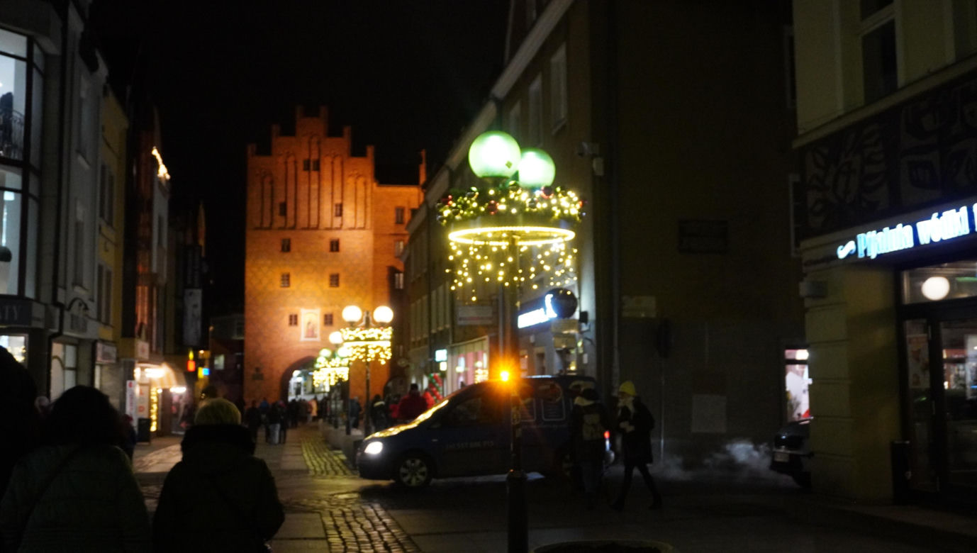 Olsztyn rozświetliły świąteczne iluminacje. Stare Miasto i centrum zachwycają!