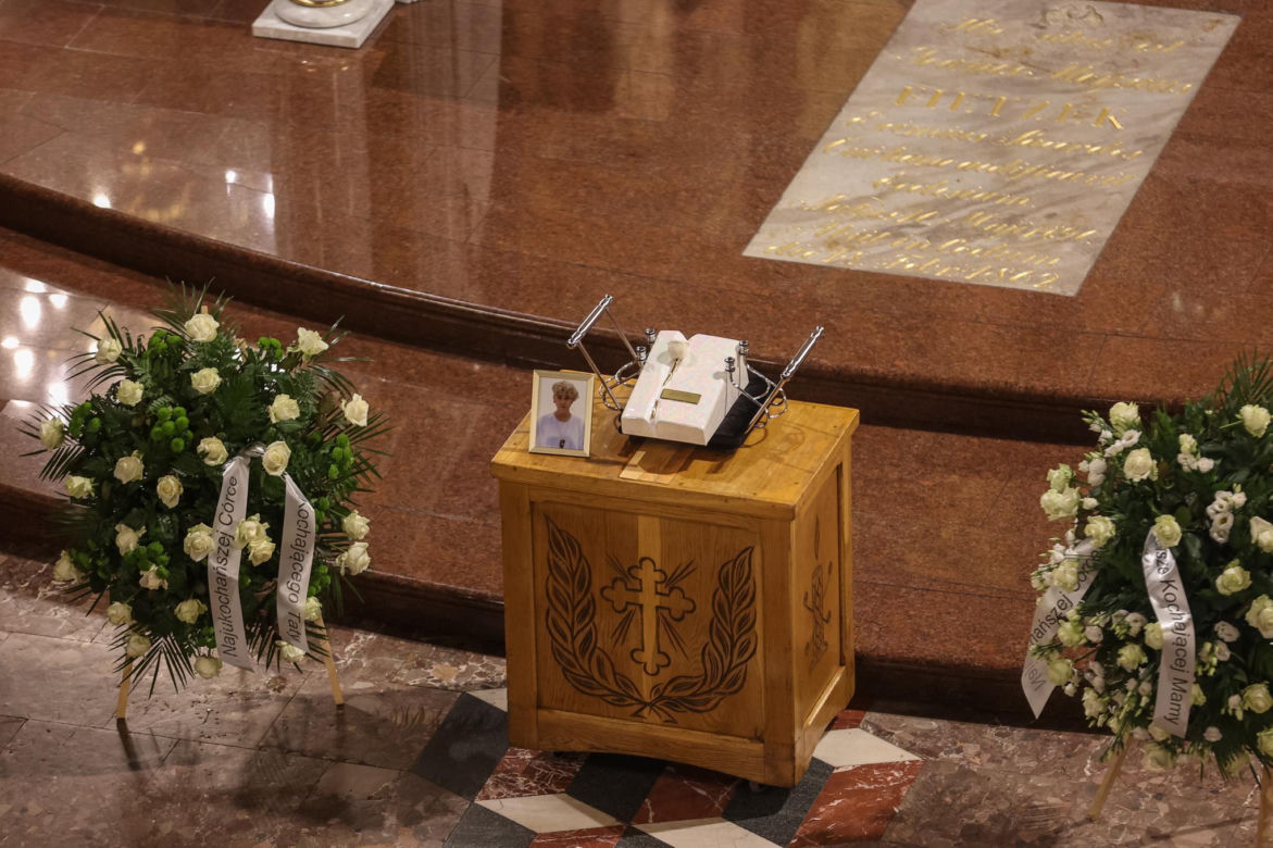 Pogrzeb 24-letniej gwiazdy TVN. Patrycję Widerę żegnały tłumy