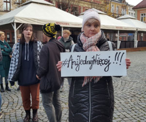 Znicze, minuta ciszy. #AniJednejWięcej w Lesznie