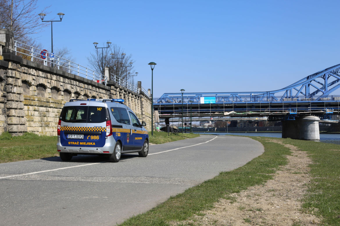 Przejmujący widok: Zamknięte Planty i bulwary nad Wisłą