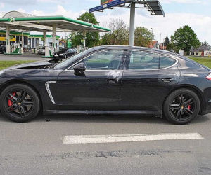 Kradzione Porsche Panamera porzucone przez złodzieja