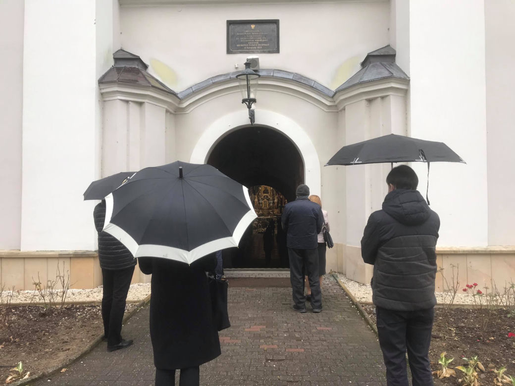 Ciężarna Gosia i 3-letnia Laura zginęły w wypadku. Trwa pogrzeb