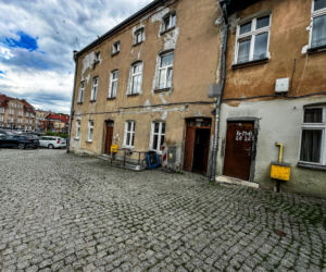 „Cycuś mamusi” z nożem w ręku. Justyna zginęła z ręki syna. Krew była nawet na klatce schodowej