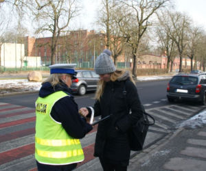Policja zachęca do noszenia odblasków