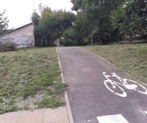 Rowerzyści mają zastrzeżenia do barierek i nachyleń na drodze między bernardyńską a Wesołą