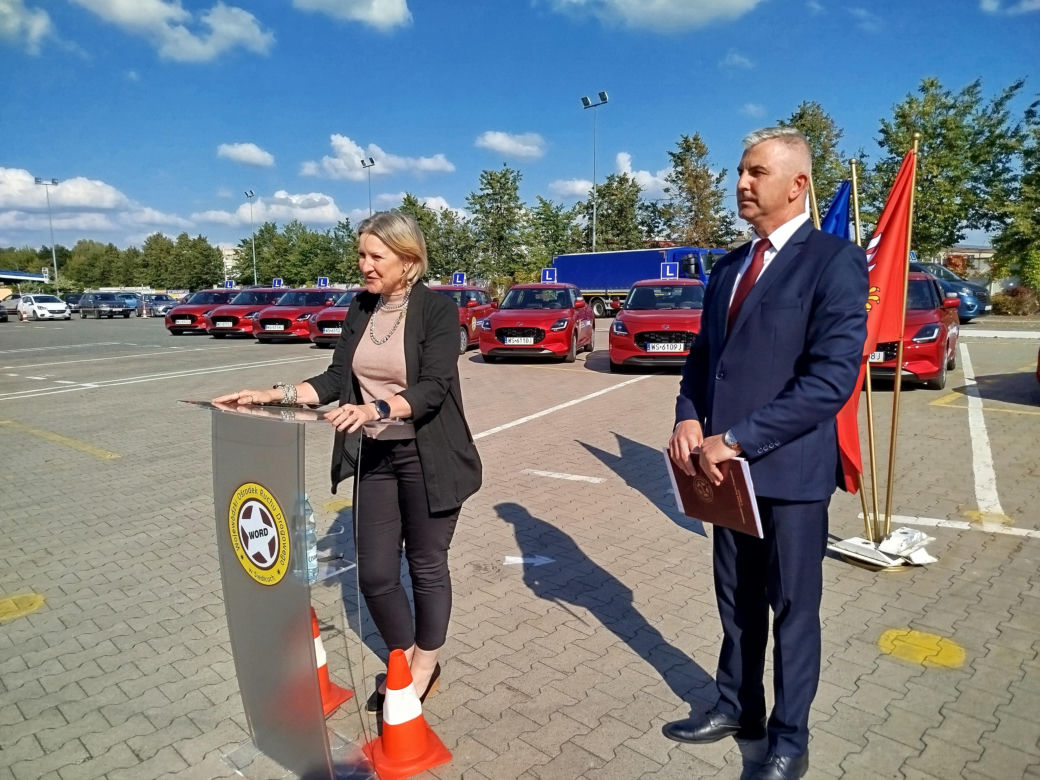 Siedlecki WORD wymienił starą flotę pojazdów egzaminacyjnych na nowe samochody marki Suzuki Swift