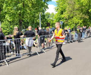 Długie kolejki i tłum fanów przed koncertem Metaliki