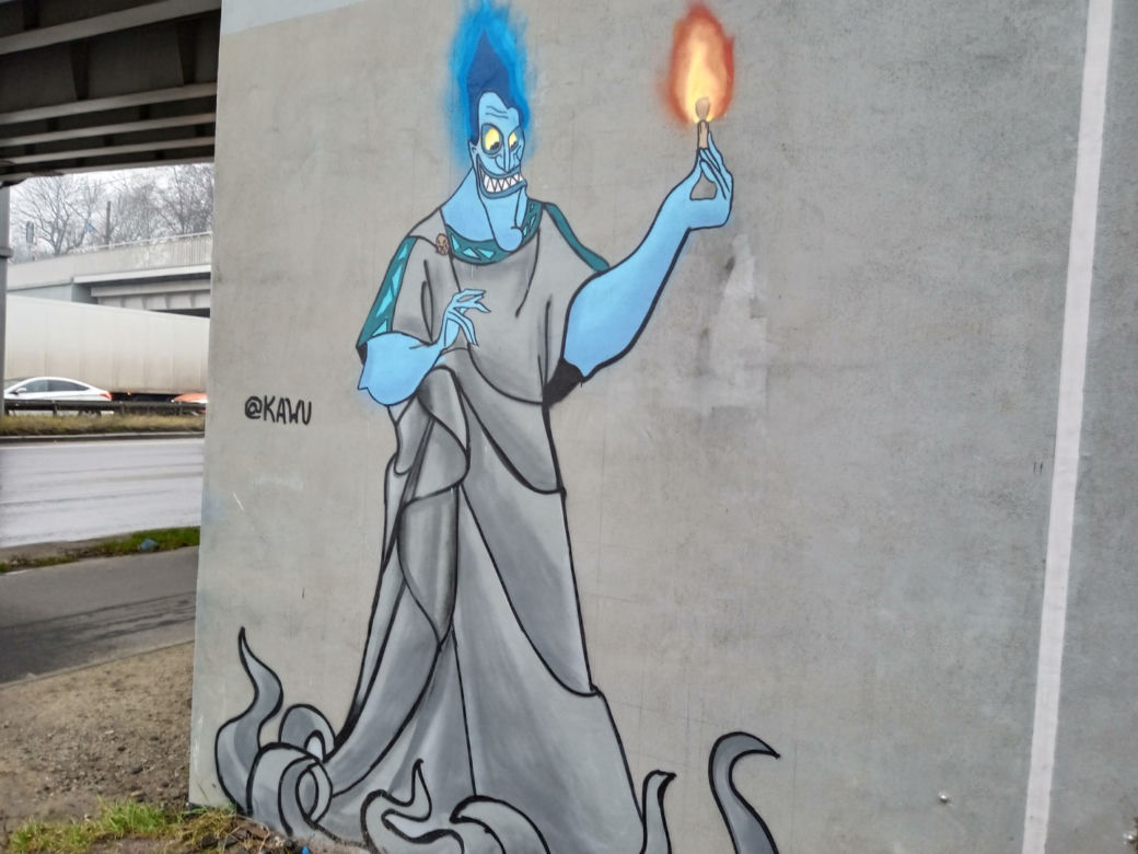 Hades nowym muralem Kawu w Poznaniu