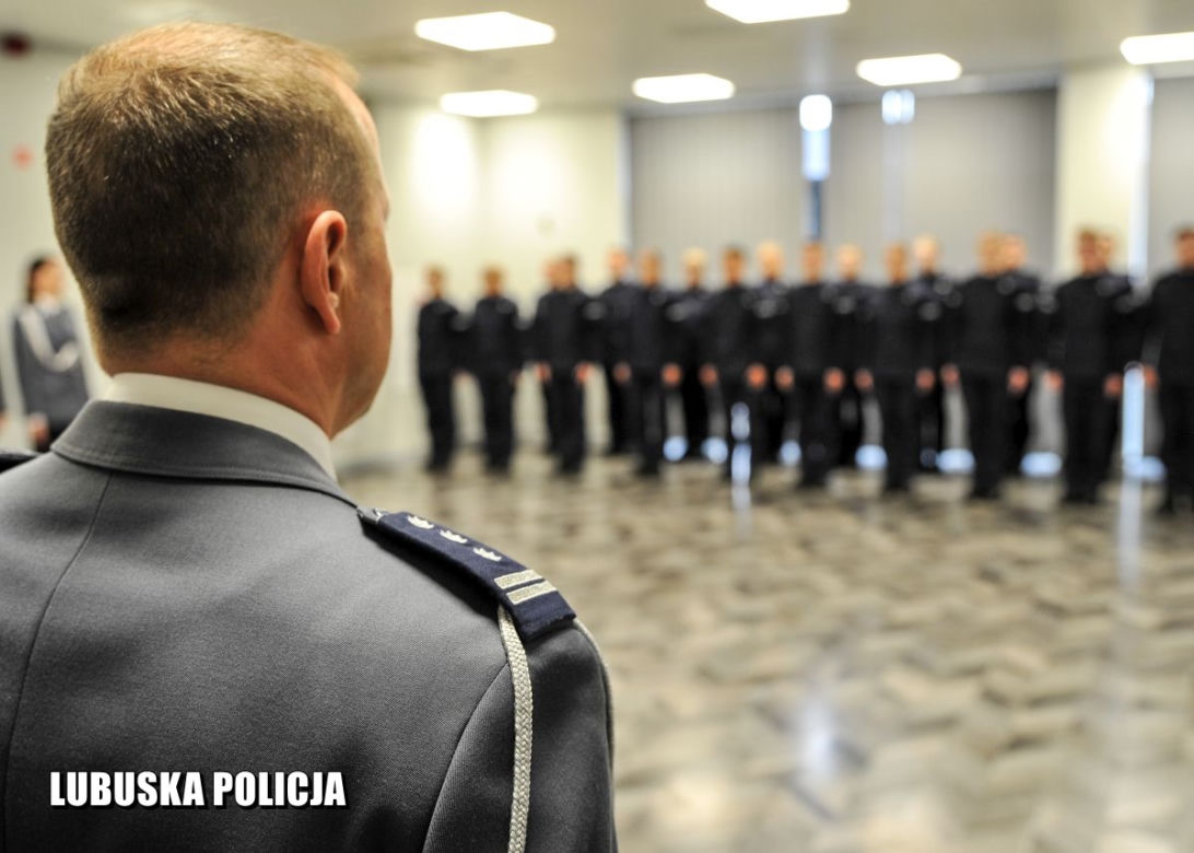 Ślubowanie nowych policjantów w Komendzie Wojewódzkiej Policji w Gorzowie Wlkp.