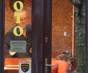 Paweł Wilczak szuka złota w w lombardzie