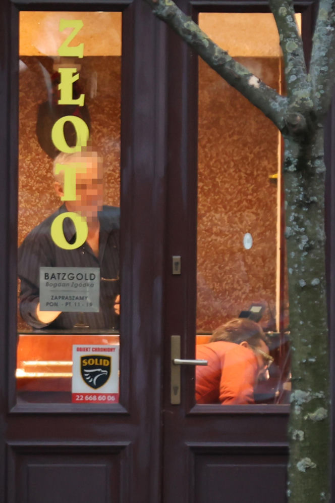 Paweł Wilczak szuka złota w w lombardzie