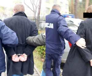 Bez opamiętania dźgał nożem swoich kolegów. Krwawa popijawa pod Otwockiem