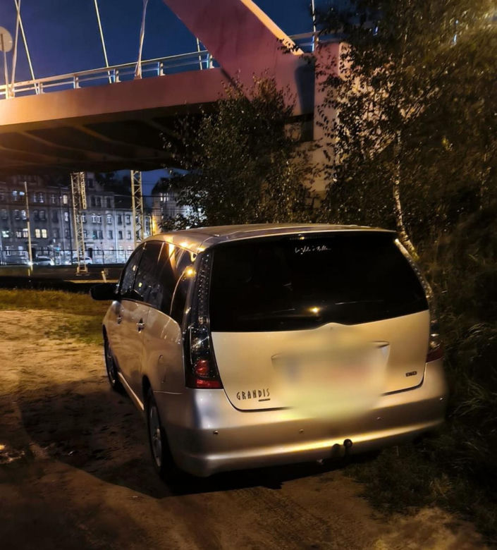 Gdańsk. Złodziej mitsubishi sam zwrócił pojazd policjantom. Powiedział, że "gryzło go sumienie" [ZDJĘCIA]
