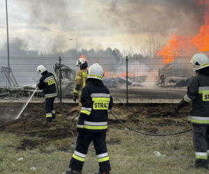 Potężny pożar w Czosnowie