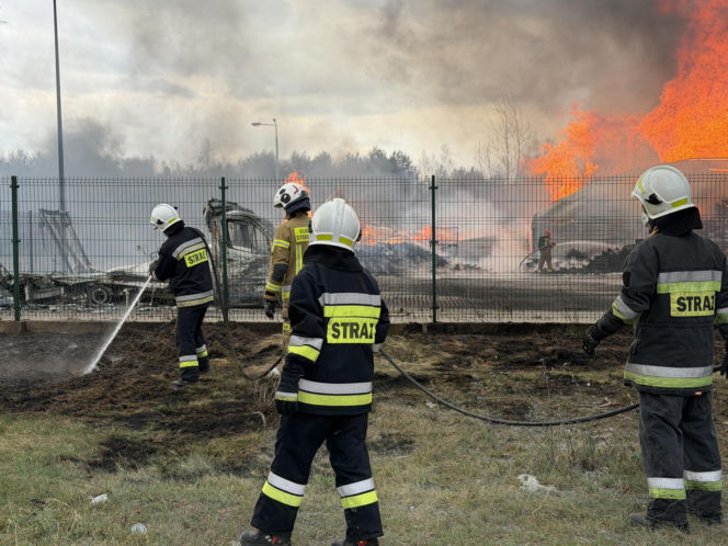 Potężny pożar w Czosnowie