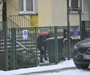 Kuzyn Kaczyńskiego dba o krewnego i odśnieża schody