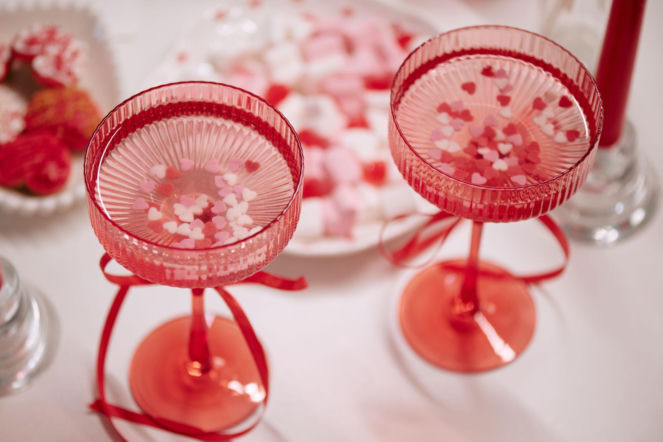 Rozpal zmysły! Drinki na WALENTYNKI, które zamienią wieczór w niezapomniane chwile