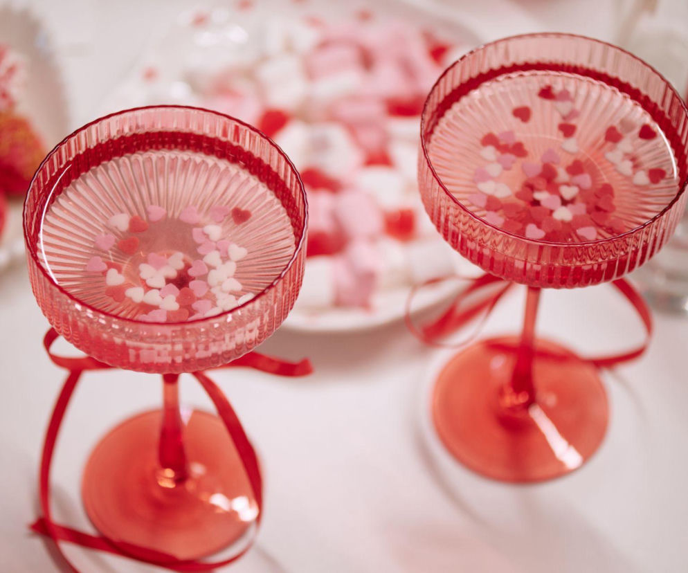 Rozpal zmysły! Drinki na WALENTYNKI, które zamienią wieczór w niezapomniane chwile