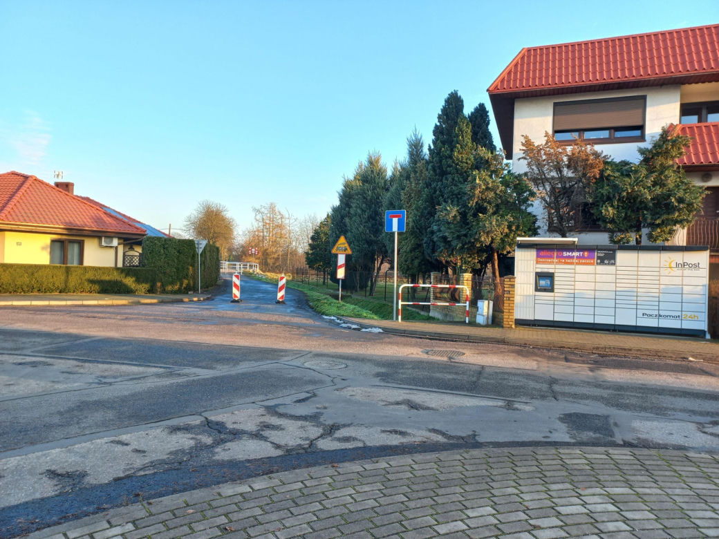 Samochodem już nie przejedziesz. Zmiany na przejeździe kolejowym przy Dąbrówki w Lesznie
