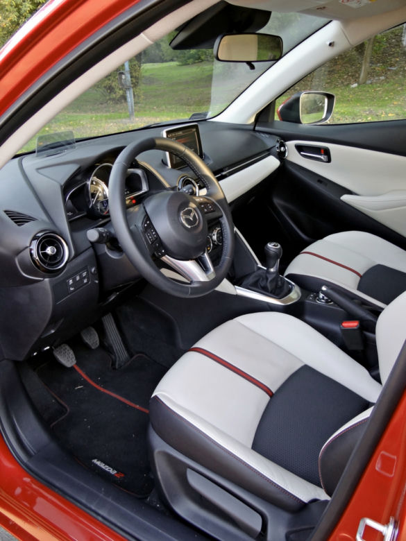 Mazda 2, wersja wyposażenia SkyPASSION