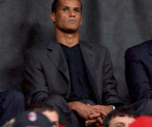 Rivaldinho strzela, gdy tata patrzy