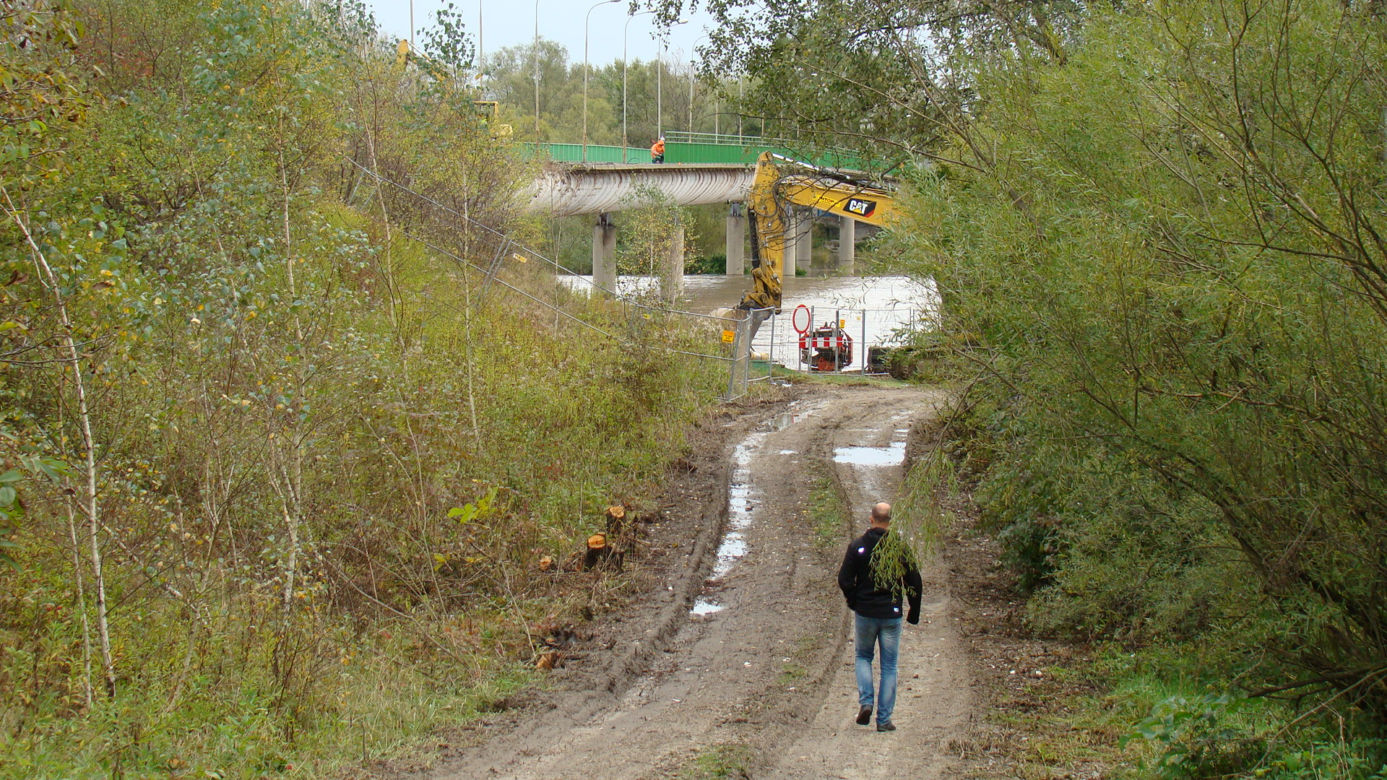 Częstościowe wyburzanie przeprawy nad Dunajcem