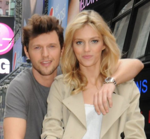 Anja Rubik ćwiczy jogę przed ślubem