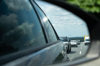 Nie zderzakuj - jedź bezpiecznie. Zimowe porady dla kierowców ze Śląska i Zagłębia