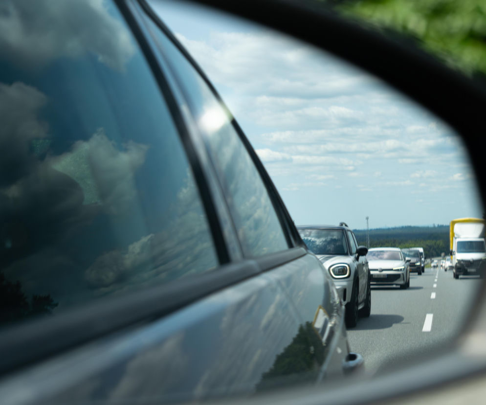 Nie zderzakuj - jedź bezpiecznie. Zimowe porady dla kierowców ze Śląska i Zagłębia