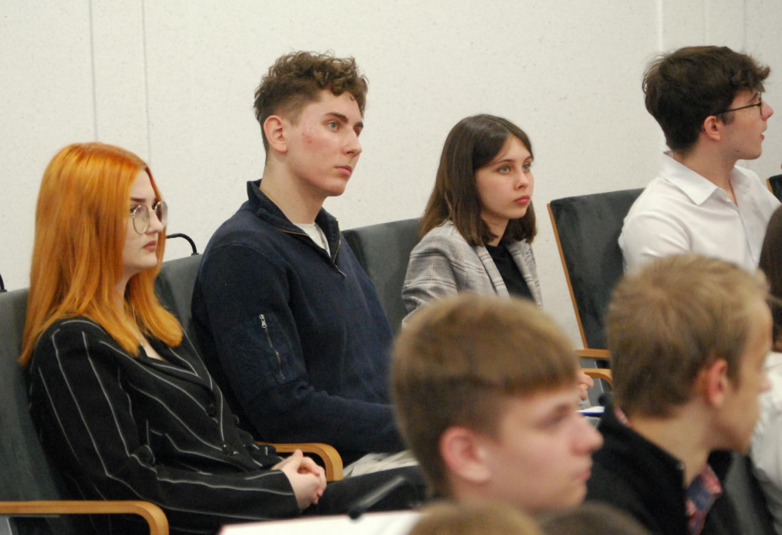 Debata młodzieży odbyła się w ramach kampanii profilaktycznej „Widzę – Rozmawiam – Reaguję”