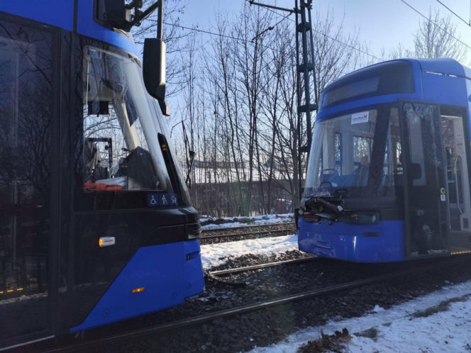 Kraksa tramwajów w Krakowie! Są ranni, utrudnienia komunikacyjne. Sprawdź zmienione trasy