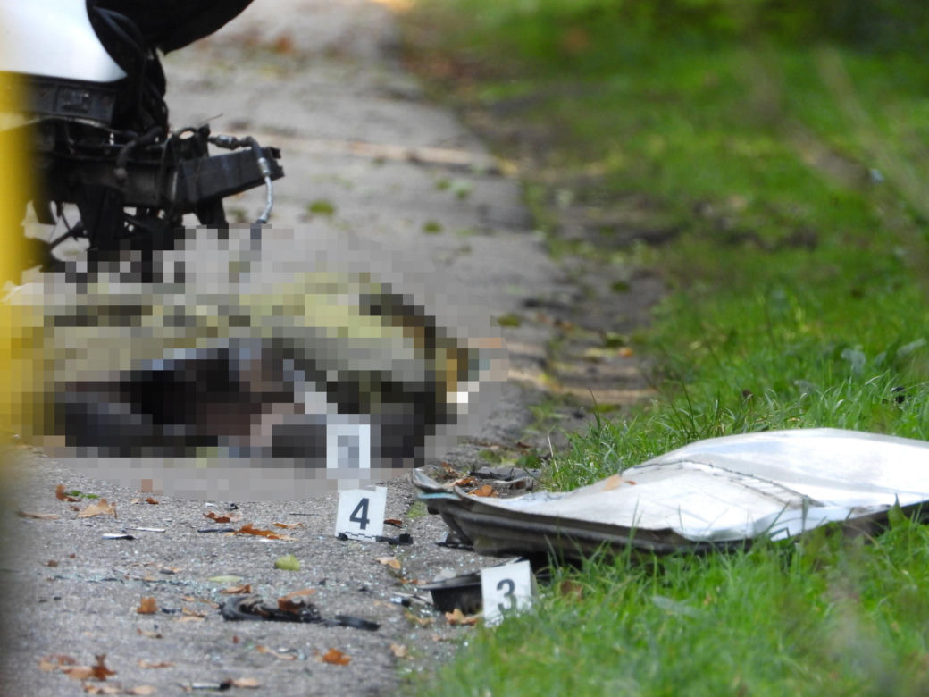 Śmierć na drodze pod Pułtuskiem. Zderzyli się czołowo, jeden z kierowców wypadł z auta