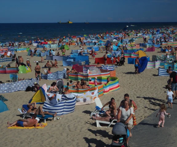 Ania nie znosiła swojej szwagierki. Jeden moment na plaży kazał jej spojrzeć na nią inaczej