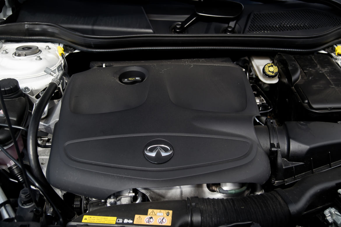 Infiniti Q30 1.6t Premium Tech Gallery White