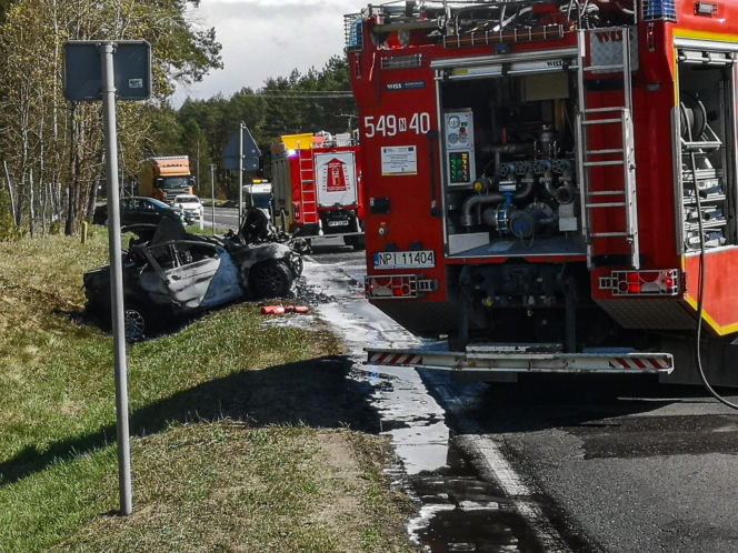 Tragiczny finał ucieczki przed policją. Auta stanęły w ogniu, zginęły dwie osoby