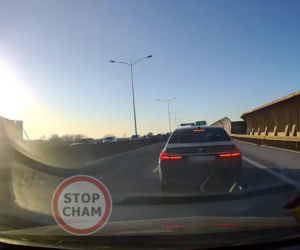 Internauci wściekli na kierowcę BMW z S8 pod Wrocławiem. Jest nagranie