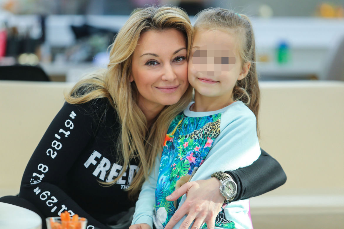 MARTYNA WOJCIECHOWSKA Z CÓRKĄ