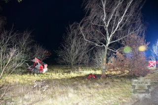 Pijany i naćpny rąbnął seatem w drzewo. Z auta zostały strzępy, pasażer zginął na miejscu