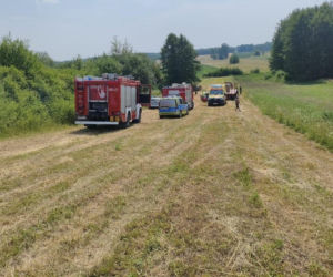 Tragedia w Świętokrzyskiem. Ciągnik przygniótł 14-latkę, życia dziewczynki nie udało sie uratować