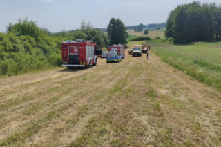 Tragedia w Świętokrzyskiem. Ciągnik przygniótł 14-latkę, życia dziewczynki nie udało sie uratować