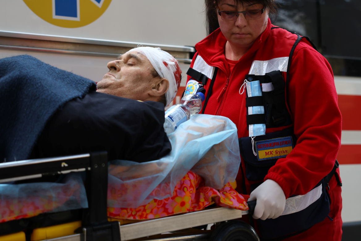 35 osób zginęło w rosyjskim ostrzale rakietowym Międzynarodowego Centrum Operacji Pokojowych i Bezpieczeństwa w obwodzie lwowskim