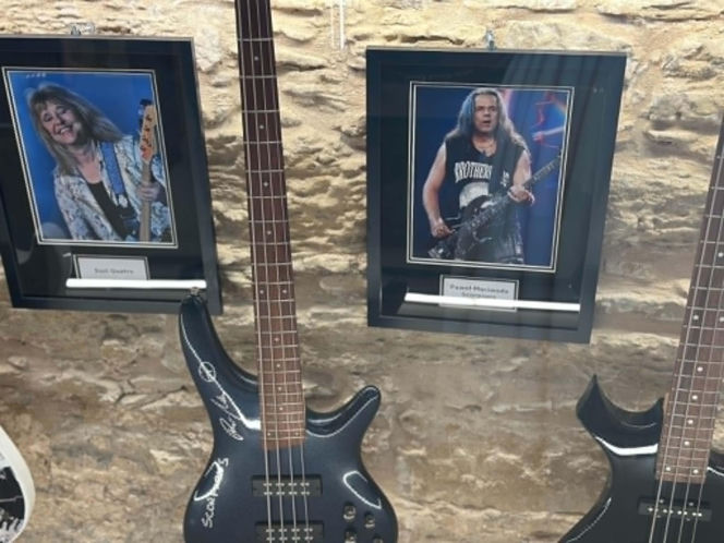 Ćmielów. Największa w Europie kolekcja gitar