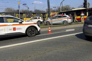 4 osoby ranne po zderzeniu autobusu z tramwajem na rondzie Waszyngtona w Warszawie