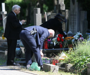 Modlitwa prezesa pod bronią