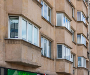 Zabytkowa kamienica z al. Jerozolimskich 101 w Warszawie