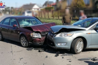 Skręcając na posesję doprowadził do kolizji. 51-letni kierowca Forda nie ustąpił pierwszeństwa kobiecie w Audi