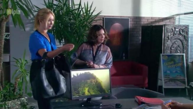 2XL odcinek 4. Laura Zabawska (Edyta Jungowska), Kinga (Marta Dąbrowska)