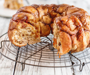 Zero wałkowania, zero stresu. Idealny chlebek na słodko istnieje